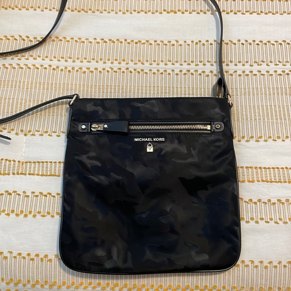 NWOT Michael Kors purse - Picture 1 of 3